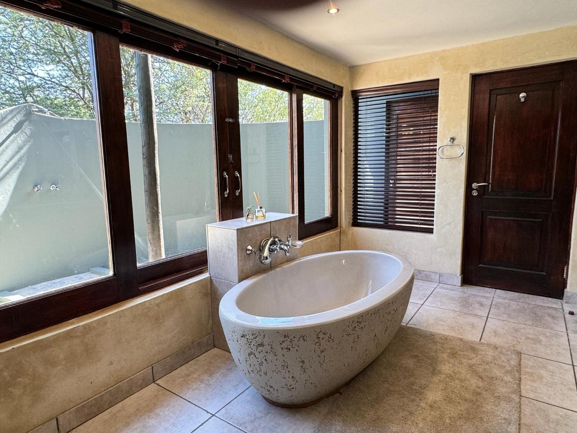 Pangolin Game Lodge - Self Catering, Incl 2 Game Drives Per Day Matlhagame المظهر الخارجي الصورة